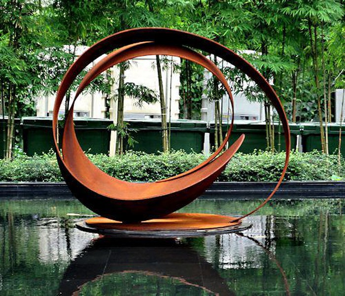Rusty Metal Ring Sculpture Rusty Metal Ring Sculpture
