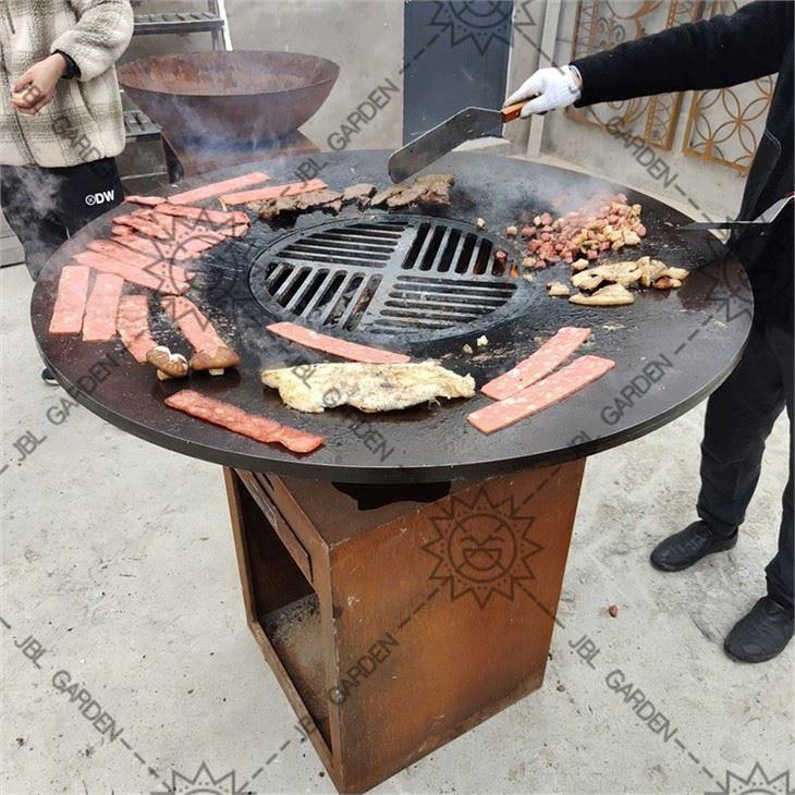 Churrasqueira de aço corten no quintal