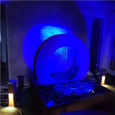 Recurso de água de aço corten com luzes de LED