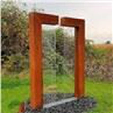 Fonte de metal com cascatas