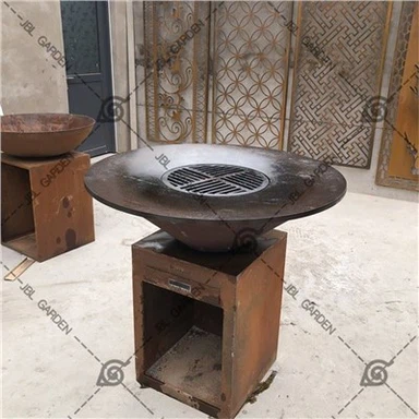 Churrasqueira com Lareira Enferrujada