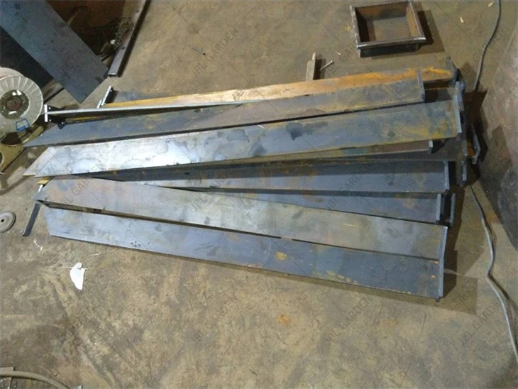 LOW MAINTENANCE STEEL FENCE POSTS