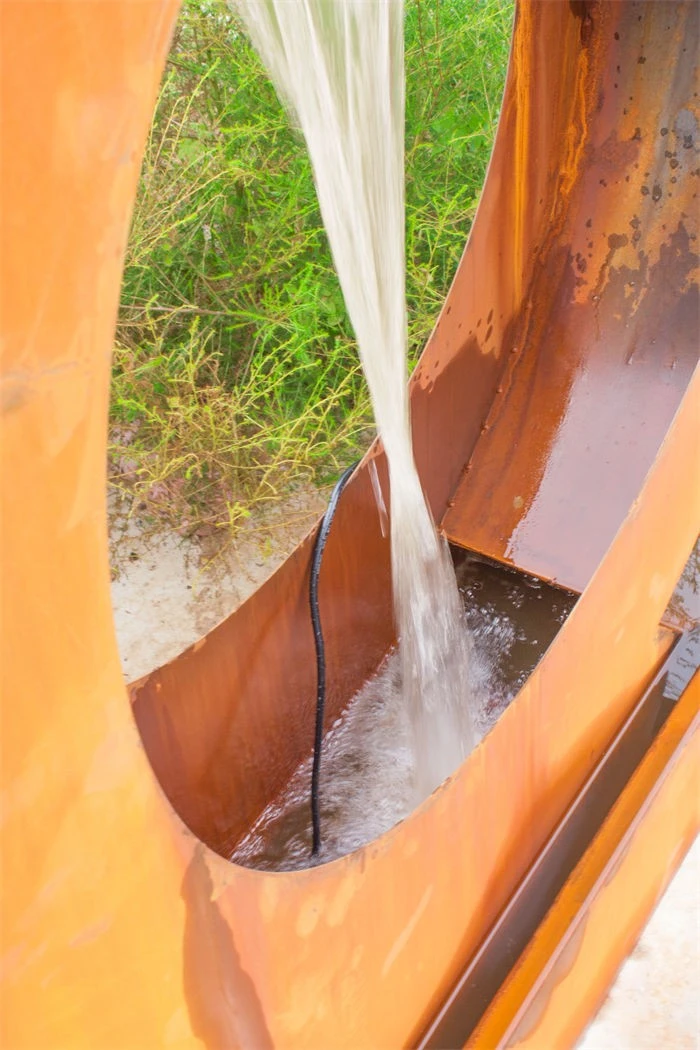 Moon Shape Water Feature Outdoor Steel Landscaping Water Curtain factory