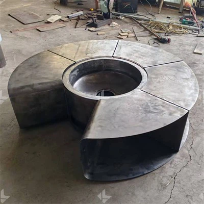 Fogueiras de jardim com mesa redonda